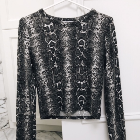 Zara Cropped Long Sleeve Top - Picture 2 of 4